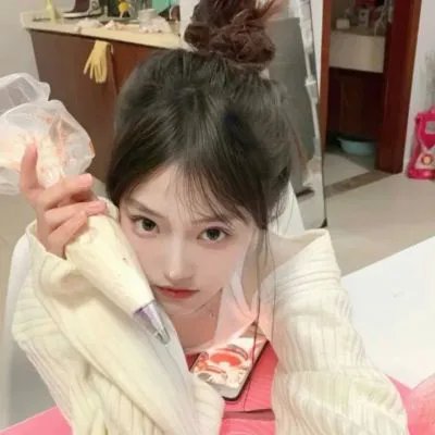 圆月映花都